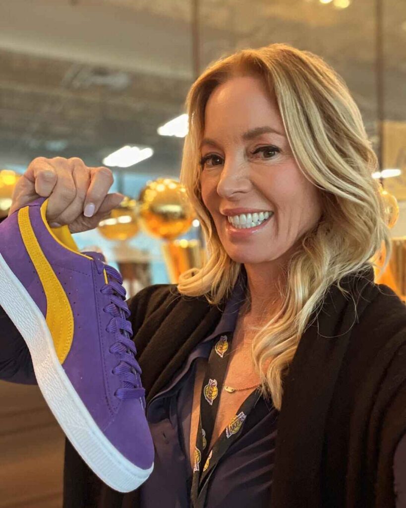 jeanie buss https://baraknewsxpress.com/